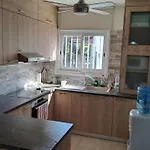 Apartment Comfortable 2br Seaside House & Free Parking *
