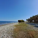 Comfortable 2br Seaside House & Free Parking Apartment Larnaca