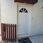 Apartment Comfortable 2br Seaside House & Free Parking