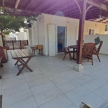 Comfortable 2br Seaside House & Free Parking Larnaca