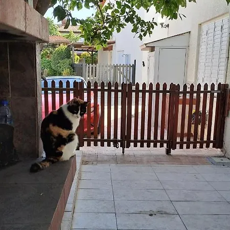 Daire Comfortable 2br Seaside House & Free Parking