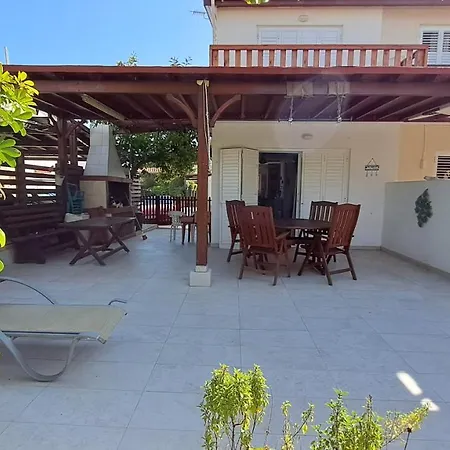 Comfortable 2br Seaside House & Free Parking Larnaca