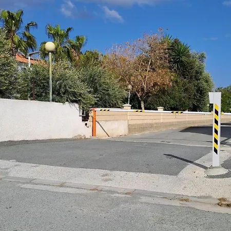 Daire Comfortable 2br Seaside House & Free Parking Larnaca