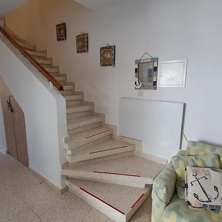 Comfortable 2br Seaside House & Free Parking לרנקה