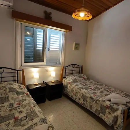 Comfortable 2br Seaside House & Free Parking 拉纳卡