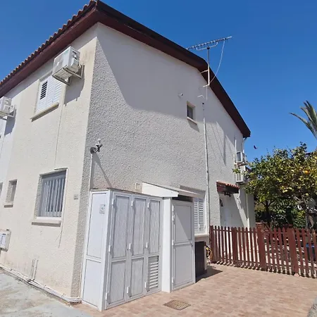 Apartman Comfortable 2br Seaside House & Free Parking Lárnaka