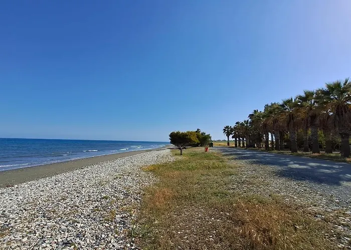 Comfortable 2br Seaside House & Free Parking アパート ラルナカ