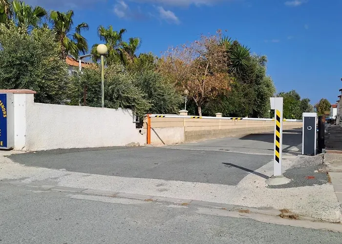 アパート Comfortable 2br Seaside House & Free Parking ラルナカ