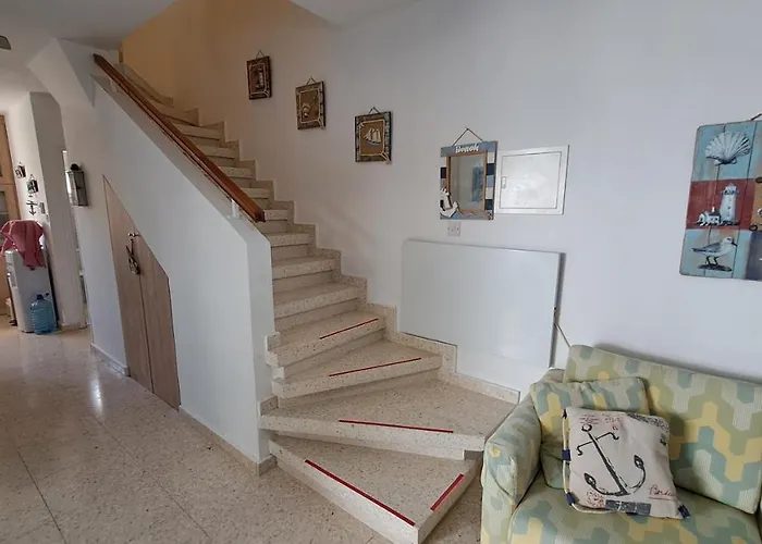 Comfortable 2br Seaside House & Free Parking ラルナカ