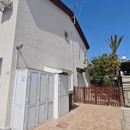 Comfortable 2br Seaside House & Free Parking Διαμέρισμα